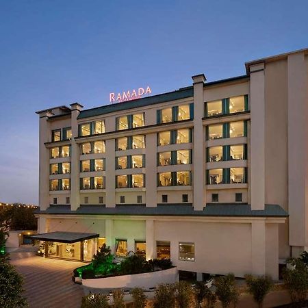 Hotel Ramada By Wyndham New Delhi Pitampura Exterior foto