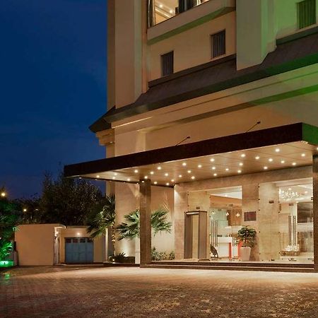 Hotel Ramada By Wyndham New Delhi Pitampura Exterior foto