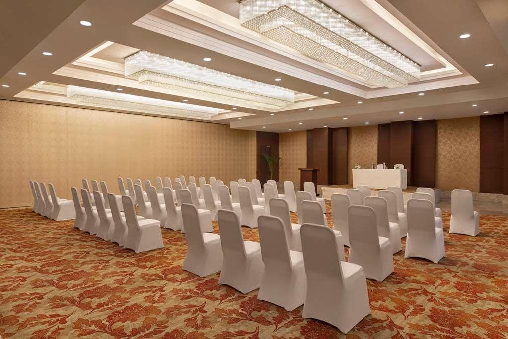 Hotel Ramada By Wyndham New Delhi Pitampura Facilidades foto