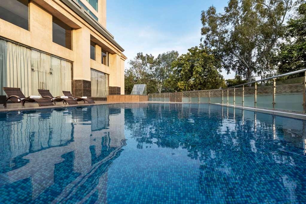 Hotel Ramada By Wyndham New Delhi Pitampura Facilidades foto