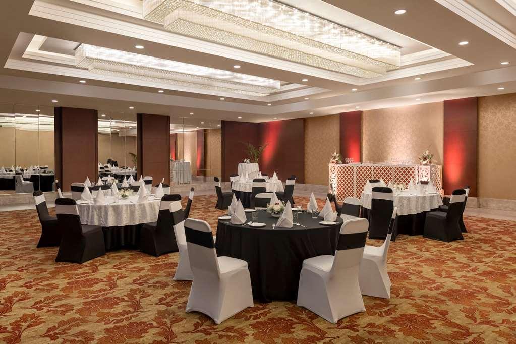 Hotel Ramada By Wyndham New Delhi Pitampura Facilidades foto