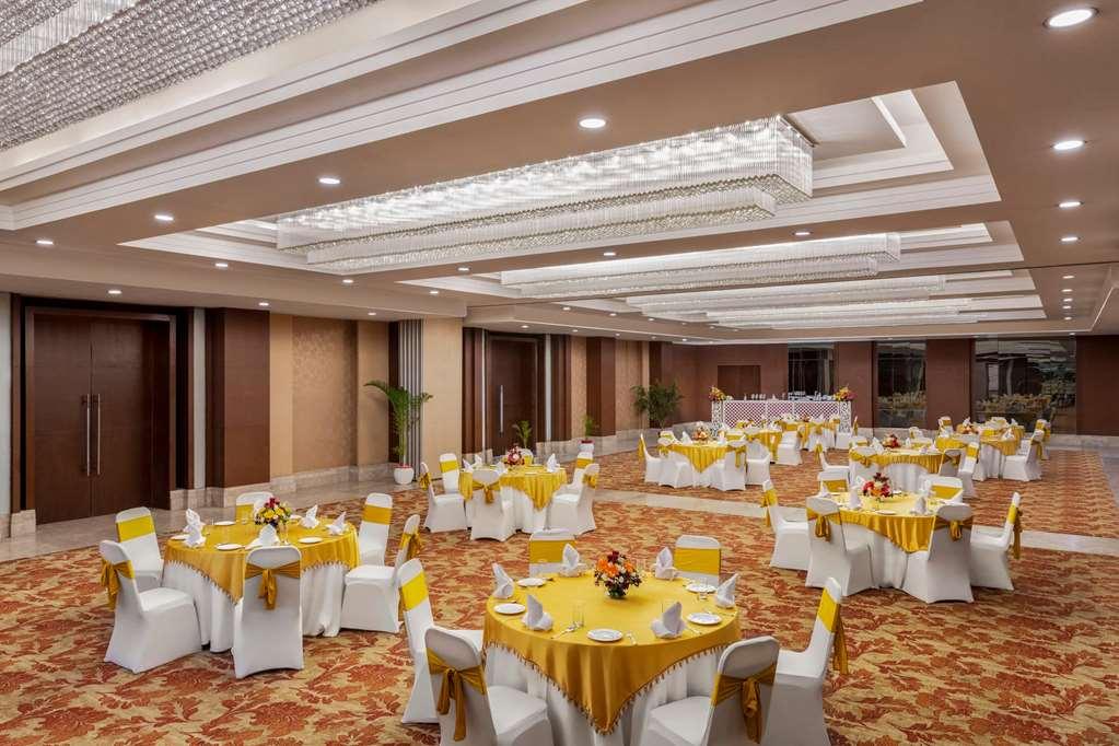 Hotel Ramada By Wyndham New Delhi Pitampura Facilidades foto