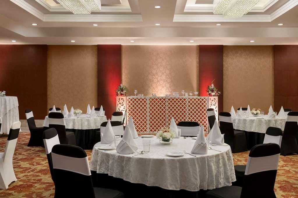 Hotel Ramada By Wyndham New Delhi Pitampura Facilidades foto