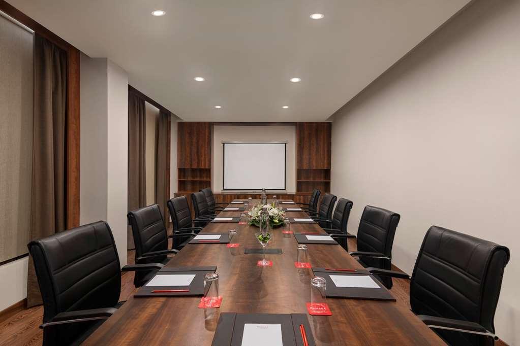 Hotel Ramada By Wyndham New Delhi Pitampura Facilidades foto