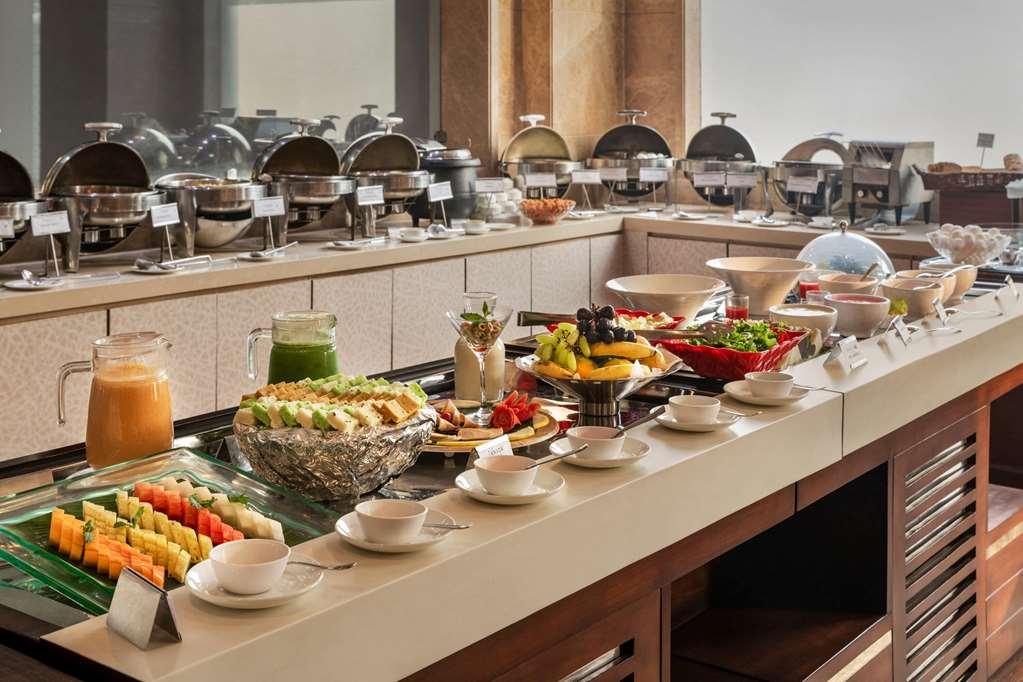 Hotel Ramada By Wyndham New Delhi Pitampura Restaurante foto