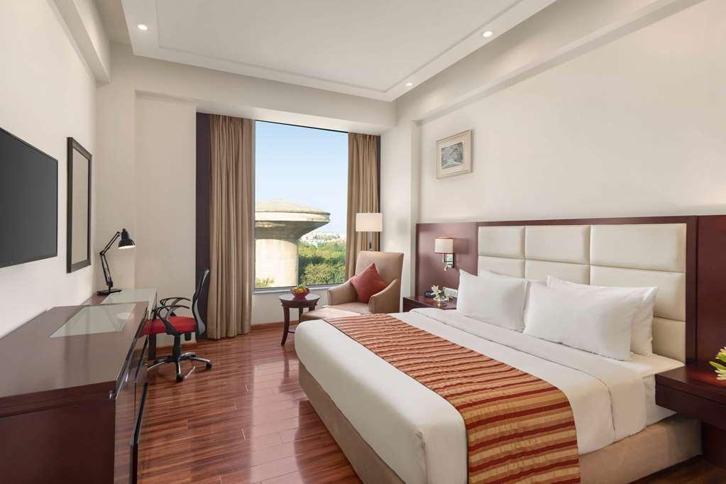 Hotel Ramada By Wyndham New Delhi Pitampura Habitación foto