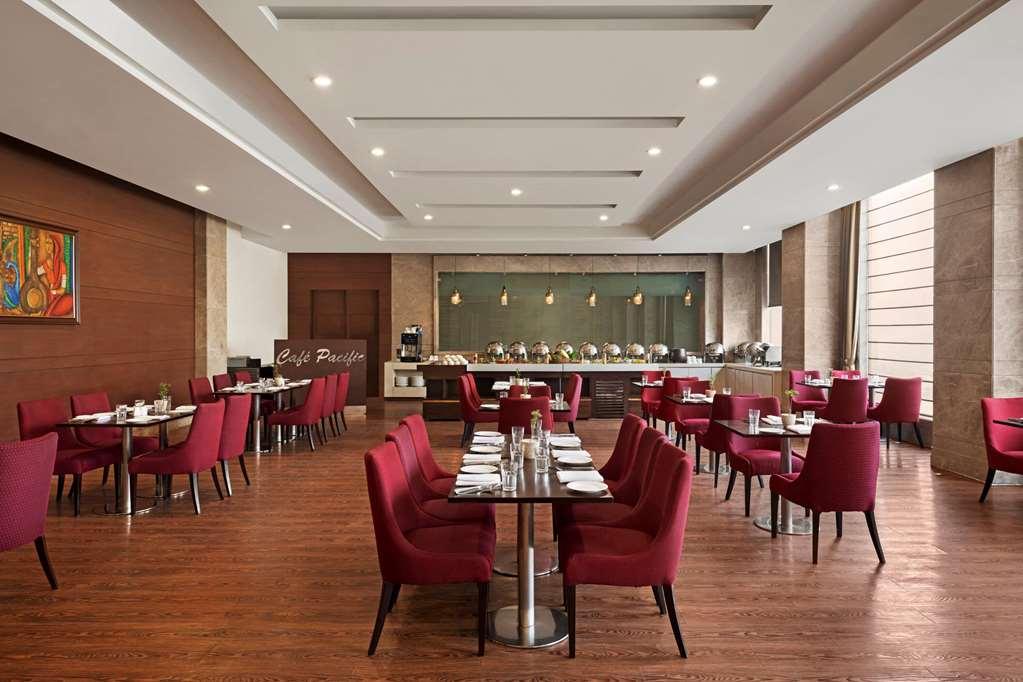 Hotel Ramada By Wyndham New Delhi Pitampura Restaurante foto