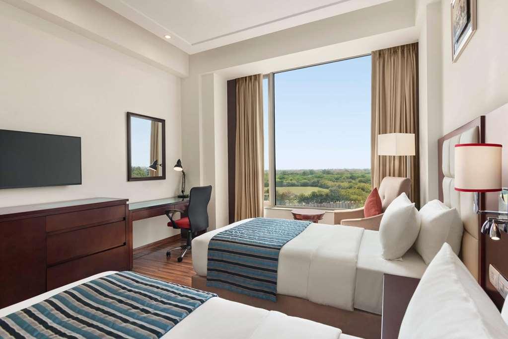 Hotel Ramada By Wyndham New Delhi Pitampura Habitación foto