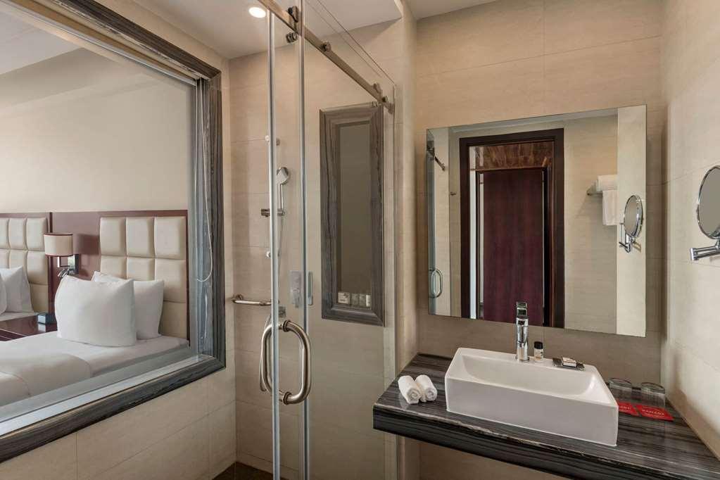 Hotel Ramada By Wyndham New Delhi Pitampura Exterior foto