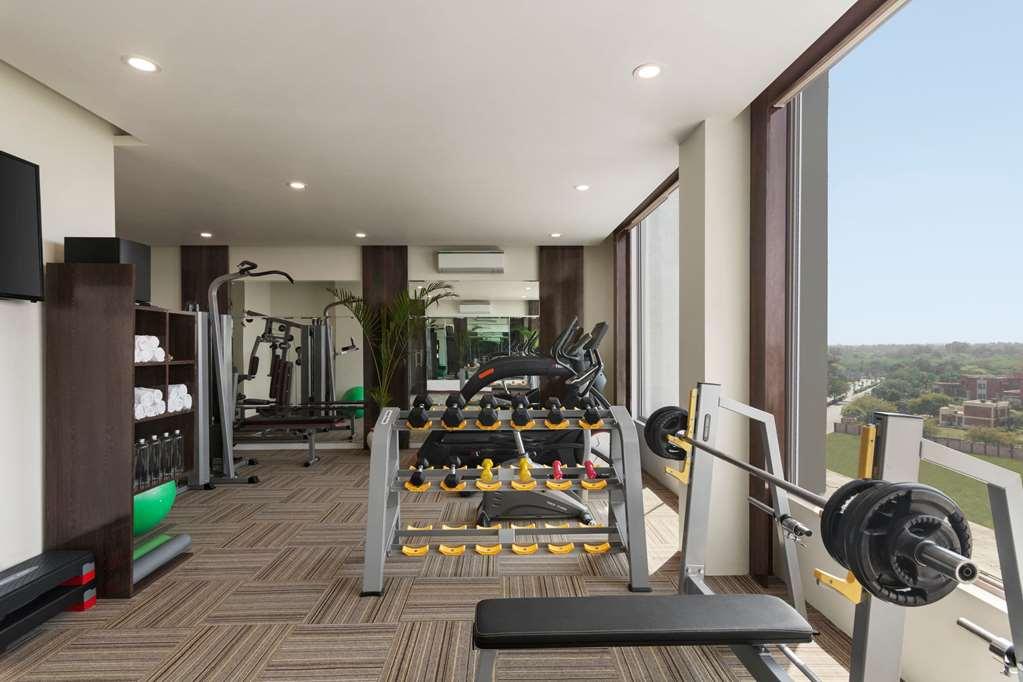 Hotel Ramada By Wyndham New Delhi Pitampura Facilidades foto