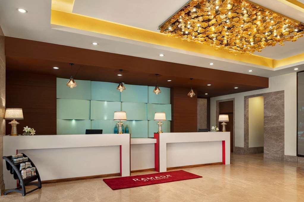 Hotel Ramada By Wyndham New Delhi Pitampura Exterior foto